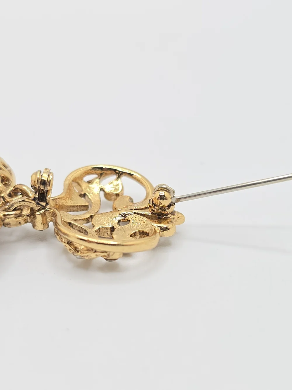 Vintage Purple Crystal Heart Brooch Rhinestone Gold Tone Articulated 2.25
